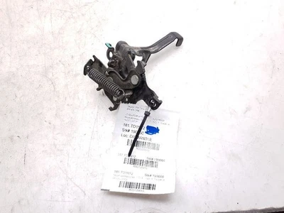 Cierre capó Toyota Prius 12 13 14 15 16 17  Foto 1 de 4