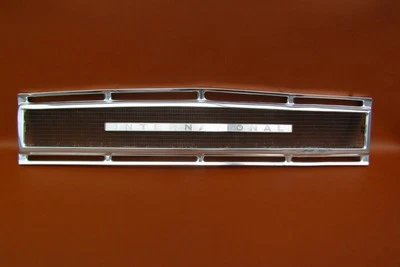 1967 - 1968 年国际收割机皮卡车 Travelall 好原产地 IH 烤架 — 第 1/4 张图片