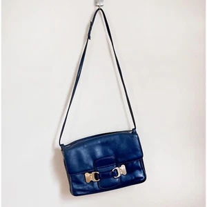 Ruth E. Saltz Schultertasche dunkelblau Leder mit Messingbeschlägen / Rarität 70er-80er Ära - Bild 1 von 10