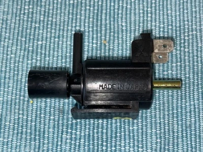 Mazda 626 MX-6 323 B2000 B2200 B2600 Protege Vacuum Solenoid Valve K5T43172 - Image 1 of 2