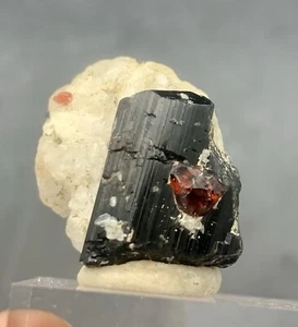 57 Karat Granat Mähdrescher mit Schorl Turmalin Präparat. - Bild 1 von 10
