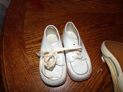 *ZAPATOS STRIDE RITE PARA NIÑOS PEQUEÑOS TALLA 6 Foto 1 de 3