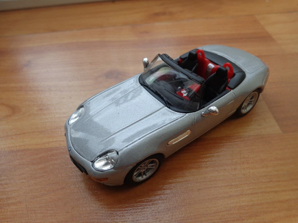 Corgi Solido 1/43 Classico Argento BMW Z8 Modellino Auto - Immagine 1 di 1