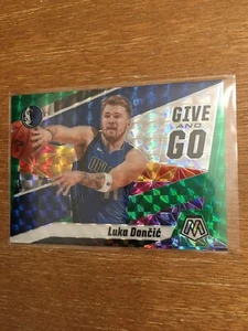 2019-20 Panini Mosaic Luka Doncic Give and Go Green Prizm #10 Dallas Mavericks - Bild 1 von 10