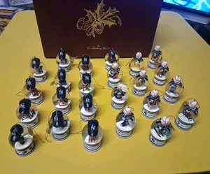 Raro set di 24 ornamenti New York Yankees Danbury come nuovi globo di neve - Foto 1 di 24