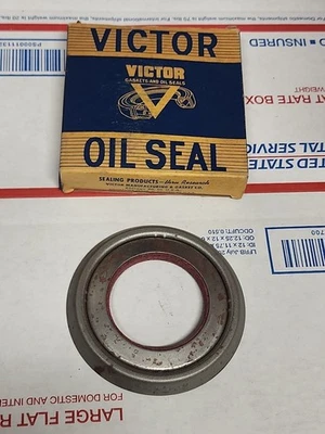 1953-58 OLDSMOBILE FRT WHEEL OIL SEAL 562414 VICTOR 49711  NORS          - Image 1 of 4