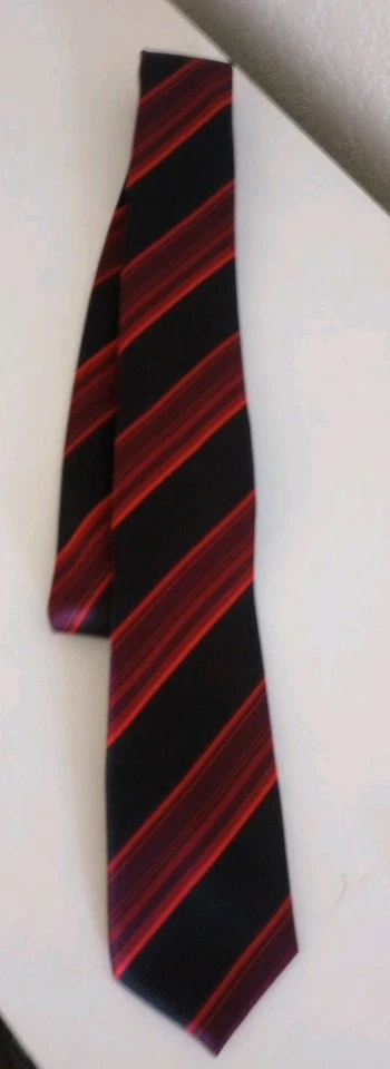 Corbata Versa roja y negra para hombre  Foto 1 de 1