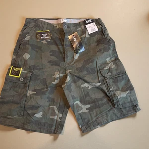 Lee  Cargo Shorts Size 32 Green Motion Flex Waistband Relaxed Fit 12” Inseam NEW - Picture 1 of 9