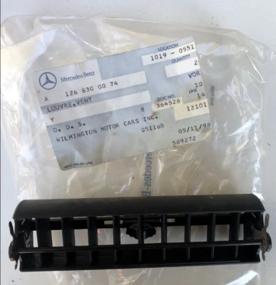 New Genuine Mercedes-Benz W126 Louvre Vent 1268300074 - Image 1 of 2