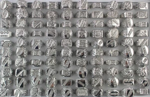 Lote al por mayor de joyas para hombre 32 piezas anillos de fiesta enchapados en plata mezclados con diamantes de imitación - Imagen 1 de 12