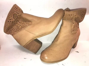 CROWN VINTAGE SZ 10 M TAN LEATHER CUT OUT WOMEN ANKLE BOOTS PUMPS SHOES HR-4 - Picture 1 of 5
