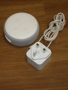 AMAZON ECHO DOT  SMART SPEAKER  - WHITE  3rd GEN  D9N29T  ALEXA VOICE ASSIST VGC - Picture 1 of 3