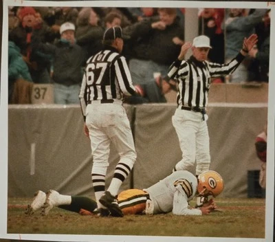 Brett Favre Throws Pick, Returned For Td Vs Bears 1993 Original Type 3 Photo 8x9 - Image 1 of 2