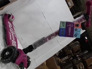 NewMissingBox - Micro Kickboard Maxi Micro Deluxe Foldable LED Scooter,Berry Red - Bild 1 von 6