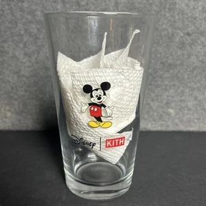 Vaso de vidrio de agua Kith x Disney Mickey Mouse coleccionable - Imagen 1 de 5