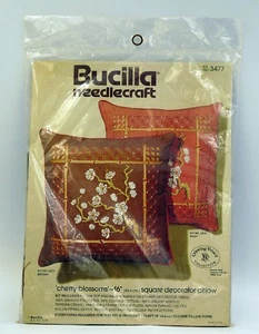 Almohada decorativa cuadrada de colección Bucilla Needlecraft 16" flores de cerezo (marrón) - Imagen 1 de 2