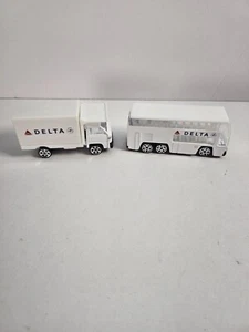 2 Realtoy Delta Air Lines Diecast Toy Truck Vehicle Car Bus - Picture 1 of 5