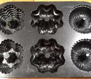 Nordic Ware Multi Mini Bundt Pfanne 6 Tassen ohne Stick schwerer Aluguss - Bild 1 von 4