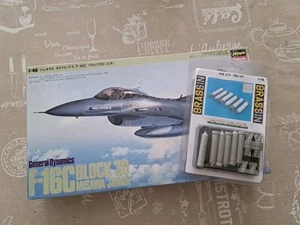 F-16C Fighting Falcon Block 30 Hasegawa 1/48 + Extra Resin Bombs Eduard As New!! - Foto 1 di 15