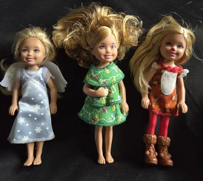 Bonecas Barbie irmã Chelsea anjo Rudolph renas árvore de Natal 2010 férias - Imagem 1 de 4