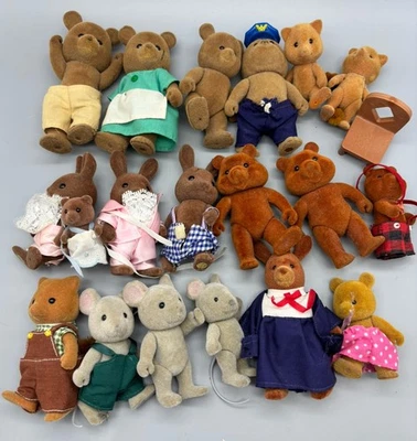 Lote de figuras vintage Families Calico Critters Maple Town ratones oso conejito Foto 1 de 4
