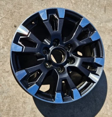 Llanta genuina OEM para Nissan Titan 2017-2024 llanta de aleación de carbón mecanizada de 18 pulgadas Foto 1 de 3