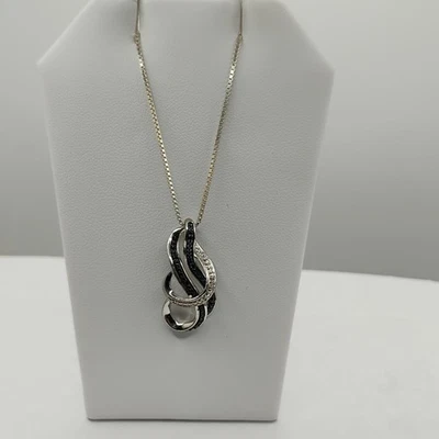 Colgante de espinela negra de plata de ley en cadena de caja de 18 pulgadas  Foto 1 de 4