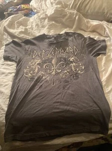 Def Leppard Concert T Shirt 2011 Tour Tee Size M Grey - Picture 1 of 1