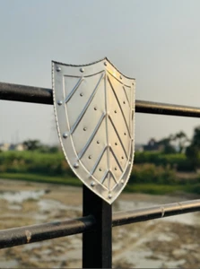 Medieval Knight Pointed Shield ~ Functional Armor Shield Knight Battle Shield ~ - Picture 1 of 7