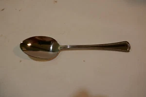 One NOS Oneida Ltd stainless flatware Needlepoint Dessert Spoon - Imagen 1 de 1