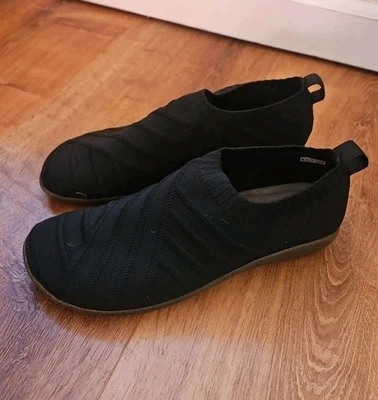 Sapato plano feminino Naot tamanho 39 EUA 8,5 preto malha - Imagem 1 de 4