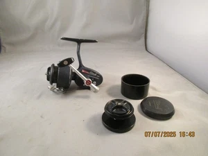 Mulinello da spinning vintage GARCIA MITCHELL 408 nero OFSR Francia con bobina extra gd con - Foto 1 di 17