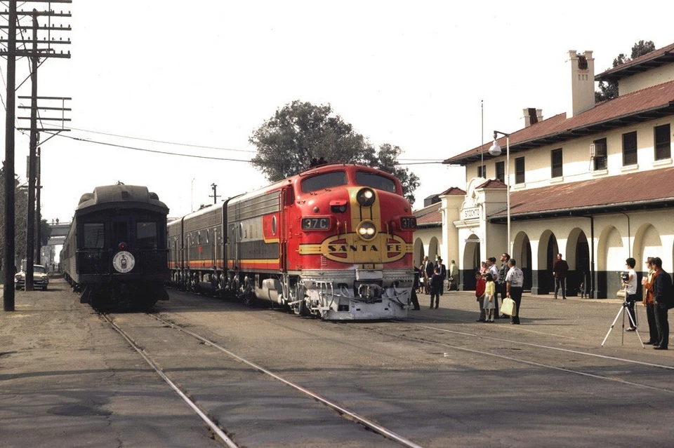 San Francisco Chief and excursion train at Stockton, CA Feb 1968 5 x 7 Photo - Image 1 of 1