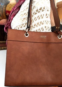 WOMEN'S BAG GUESS EST 1981 LIGHT BROWN COLOR BUT MADE OF POYESTER FIBRES NYLON - Bild 1 von 11