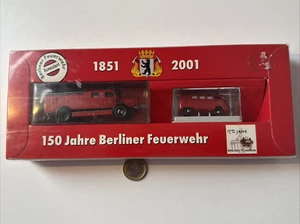RZ725 Brekina 150 Jahre Berliner Feuerwehr set 1851-2001 Blaulicht VW T1 MB 1:87 - Bild 1 von 7