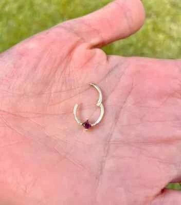 Anillo Cuadrado Rojo Genuino Rubí Bisagras Septum Clicker Daith Helix Caracola Oro 14k Foto 1 de 4