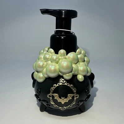 Bath & Body Works Caldero Negro Gótico Murciélago Burbuja Espumosa Dispensador de Jabón de Manos Foto 1 de 4