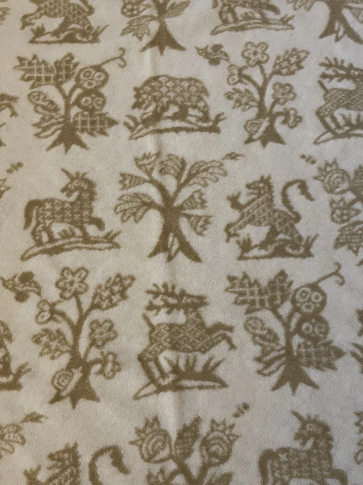 Tela champán color polar arte mítico dragones etc. "116"" x 68""" Foto 1 de 4