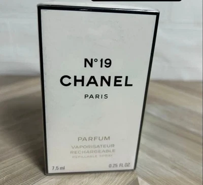 CHANEL Nº 19 Perfume Vaporizador 7.5 ml / 0.25fl oz Nuevo Perfume Sellado Japón Foto 1 de 4