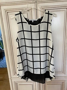 Blusa Colective Concepts Med Blanco Negro Hi Low - Imagen 1 de 6