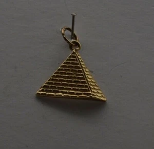14k GOLD 3D VINTAGE PYRAMID EGYPTIAN CHARM PENDANT. (CH702) - Picture 1 of 2