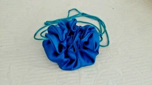 Bolsa Joya de Viaje Todo Satinado Azul Turquesa 8 3" Compartimentos Profundos 10" Diámetro - Imagen 1 de 4