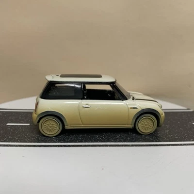 Johnny Lightning The Italian Job Muddy Version Mini Cooper S White/Dirt 1:64 NM - Image 1 of 4