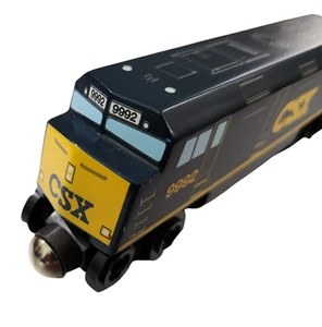 Locomotora de madera Whittle Shortline Railroad CSX azul F40 diésel 9992 MOTOR - Imagen 1 de 6