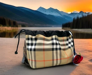 Authentisch Neu mit Etikett Burberry Hufeisen wendbar Karomuster Kordelzug Beutel-schwarz - Bild 1 von 20