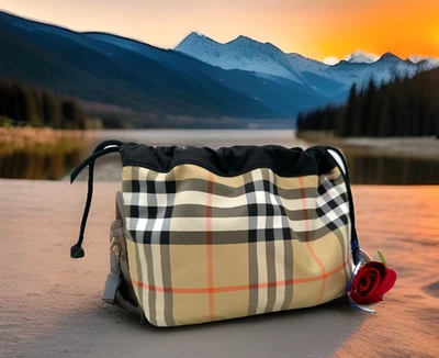 AUTÉNTICO NUEVO CON ETIQUETAS Burberry Herradura Reversible Patrón a Cuadros Bolsa con Cordón-Negro Foto 1 de 4