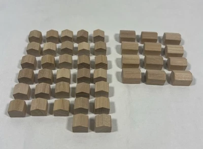 Lote de 32 casas y 12 hoteles de madera Monopoly Foto 1 de 4