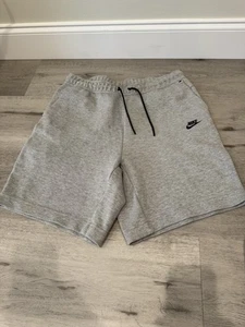 Nike Men's Size L Nike Tech Fleece Shorts Grey Black CU4503 063 NWT Casual Gym - Bild 1 von 3