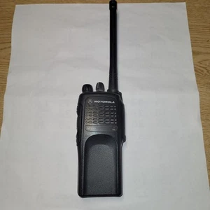 Motorola GP330 VHF Handfunksprechgerät - Zdjęcie 1 z 4