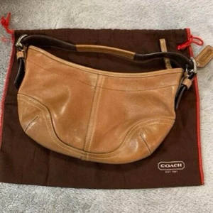 Coach Schultertasche Handtasche Leder Soho Hobo braun 9541 gebraucht mit Taschenanhänger - Bild 1 von 9